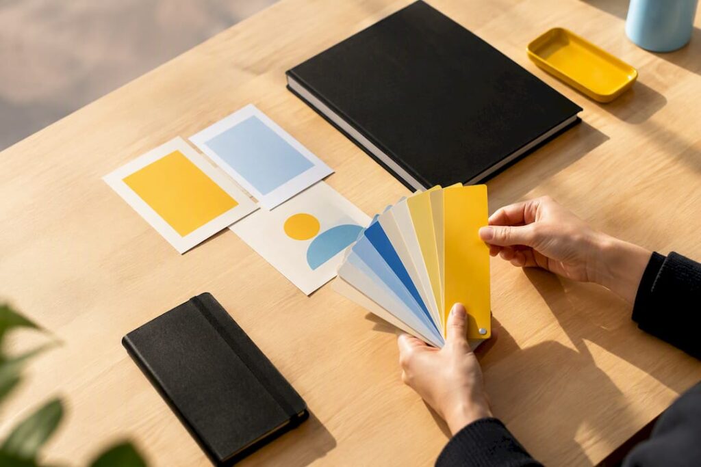 Färgprover och designmaterial för den grafiska profilen